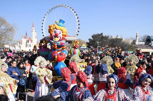 (社会)(1)北京“洋庙会”感受异域风情