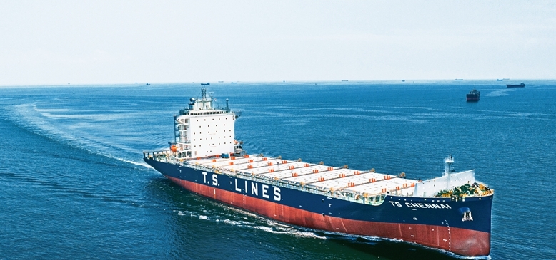 载重量约36380吨!又一“连江造”重量级节能集装箱船交付