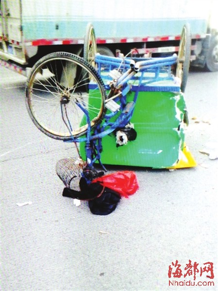 福峡路小车撞上环卫三轮车 52岁女环卫工受重伤