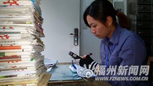 老依姆拖欠多月水费 热心抄表员打动了她(图)