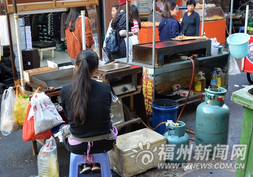 榕部分小吃店用气不规范 气罐成“不定时炸弹”