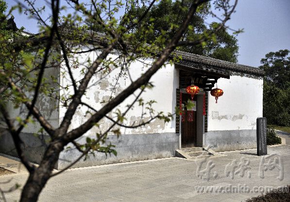 游金鸡山公园可选捷径 三层叠瀑背后便道通山顶