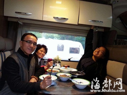 福州一家三代房车自助游英国 每天每人仅花500元