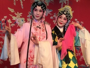 组图:刘嘉玲莫文蔚女神唱昆曲 扮相娇媚韵味足