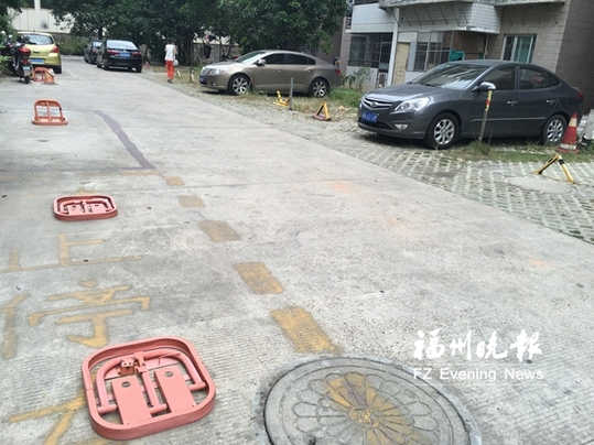 保福公寓“车位瓜分战”愈演愈烈 业主圈占车位