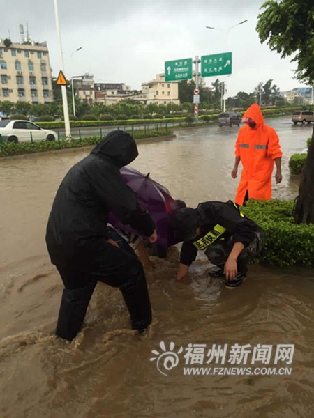 防御“鲇鱼”他们在一线 仓山区党员干部防台风纪实