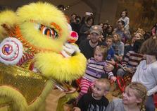 (国际)(1)博物馆里逛“庙会”
