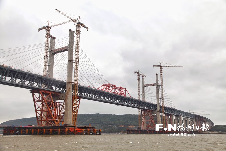 平潭海峡公铁两用大桥首座航道桥顺利合龙