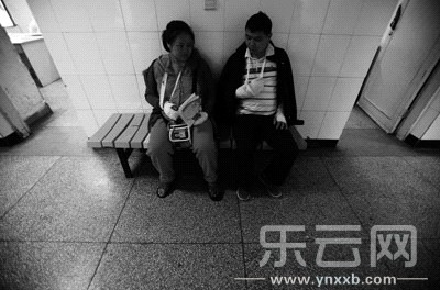 拒交保护费被砍续:胎儿一个月未长只能剖腹产