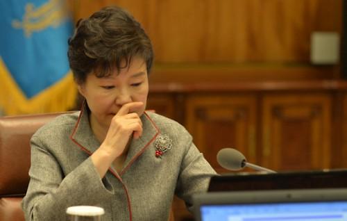 韩媒:朴槿惠支持率受贪腐案影响连续2周下滑