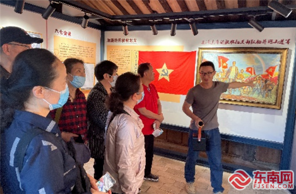 参观林畲毛泽东旧居,清流县退役军人局供图.png 参观林畲毛泽东旧居,清流县退役军人局供图.png