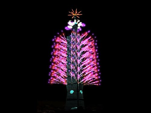 台北101跨年烟火延至218秒如“孔雀开屏”(图)