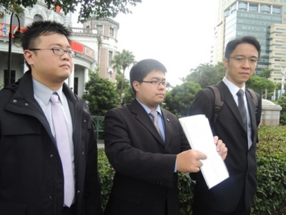 ▲民間廢除監察院聯盟發言人李彥賦(左起)、永社律師黃帝穎、司改會辦公室主任高榮志(圖/邱明玉攝)