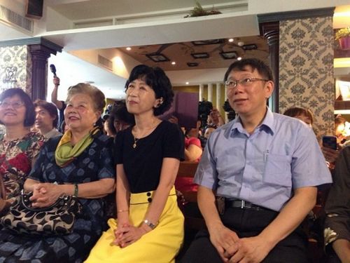 柯文哲夸太太化妆还能看妻:想换老婆是不是?