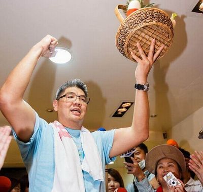 柯文哲财产遭质疑连胜文:候选人不能只刮别人胡子