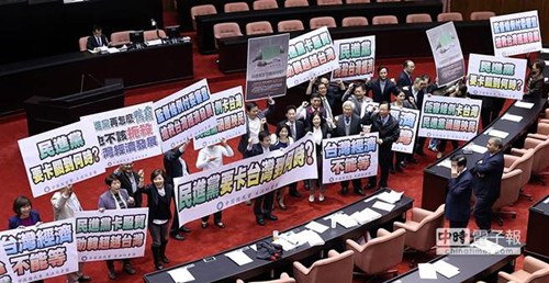 绿营死卡两岸条例蓝营质问:要卡台湾到何时?