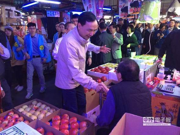 朱立伦拜票展个人魅力 民众专程驱车赶往捧场(图)