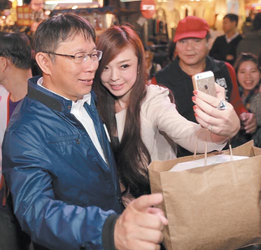 台北选情升温安保大阵仗柯文哲首穿防弹衣(图)