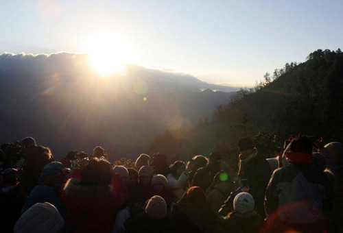 台湾迎2014最后一道日落天气佳追曙光碰运气(图)