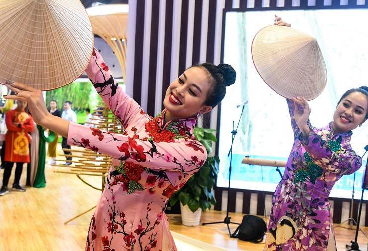 (中国—东盟博览会)(5)东盟服饰秀添彩东博会