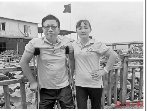 “拐杖雷锋”创办公益社团帮助上万人