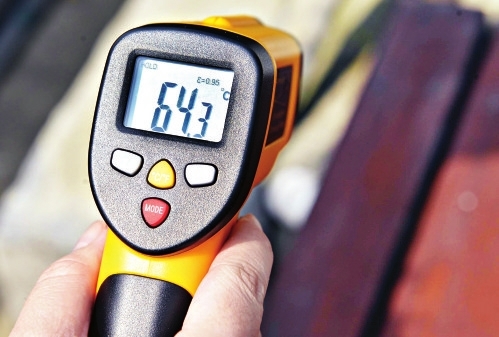 昨日福州马路上温度达51.4℃ 比树荫下热15℃