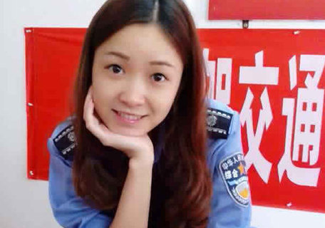 四川女神城管走红网络