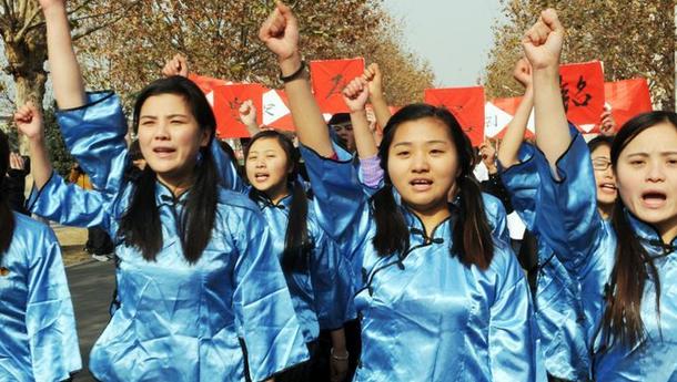 安徽亳州大学生铭记历史 纪念国家首个公祭日