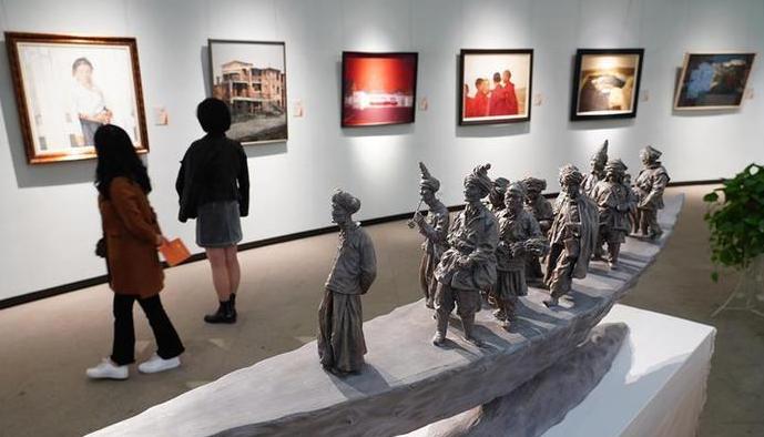 （文化）（2）近500件油画雕塑作品亮相第七届“高原展”