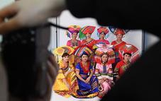 （社会）（1）建筑女工变身“美丽刘三姐”