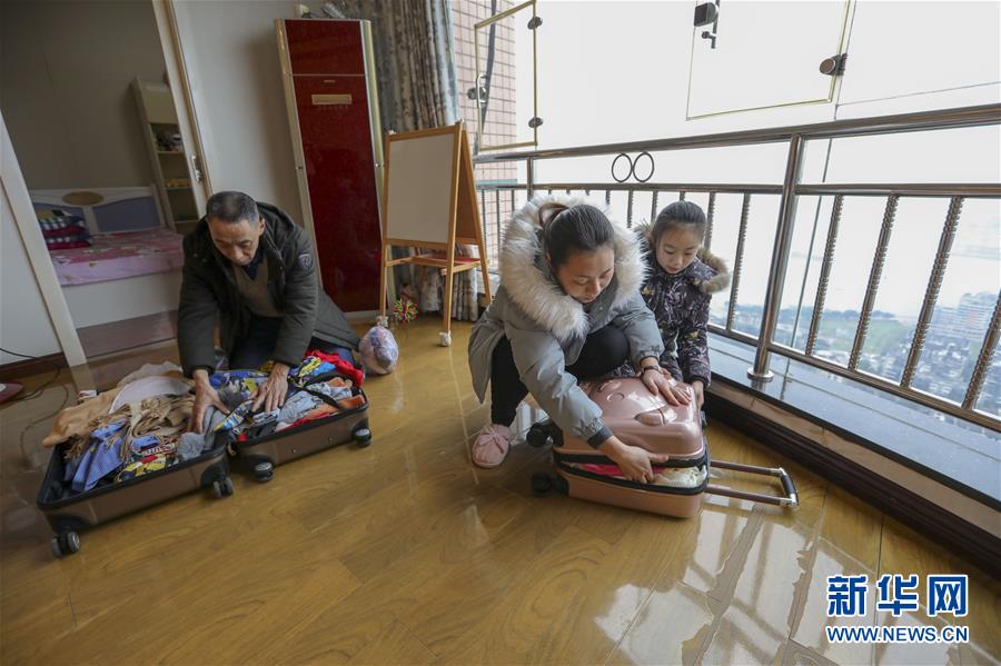 （新春走基层·图片故事）（2）跨越2000公里的团圆路