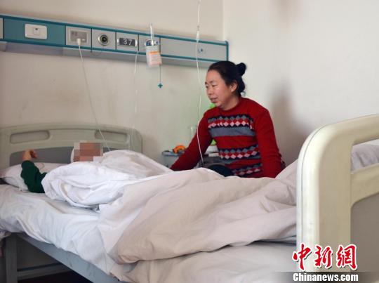男童遭撞被遗弃续：二次手术费无望想回家过年