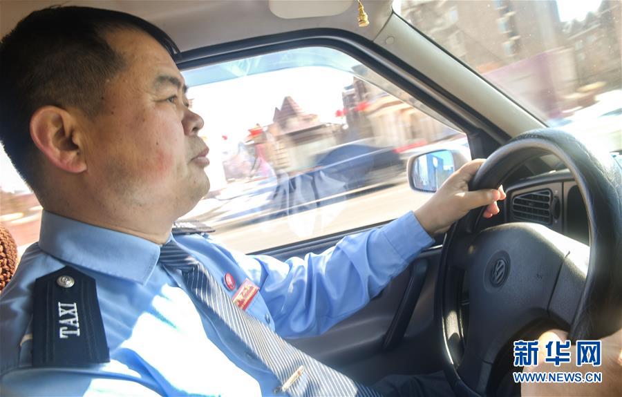 （社会）（4）长春“精英雷锋车队”：爱心奉献二十载