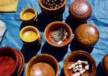 （经济）（6）西藏：雪山脚下的中尼帐篷边贸市场