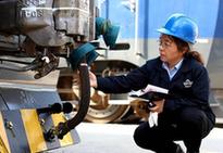 （社会）（1）火车技师中的“女汉子”