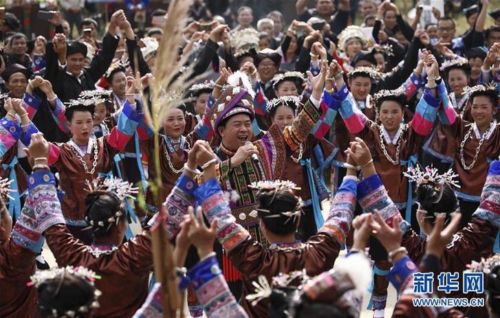 (在习近平新时代中国特色社会主义思想指引下——新时代新作为新篇章)(11)打同年庆丰收