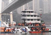 （重庆公交车坠江事故·后续）（2）重庆万州坠江公交车初步核实15人失联　车辆位置基本确定