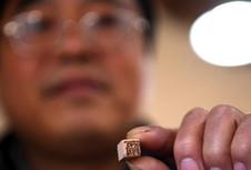 （图片故事）（1）匠人老雷：活字墨飘香