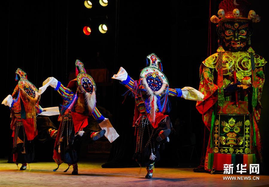 (新华视界)(1)藏戏面具晚会在拉萨公演