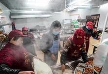 （图片故事）（2）“爱心食堂”暖人心