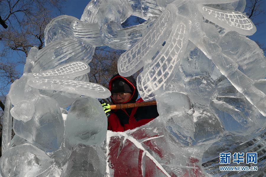 （文化）（2）大学生赛冰雕展技艺