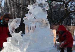（文化）（1）大学生赛冰雕展技艺
