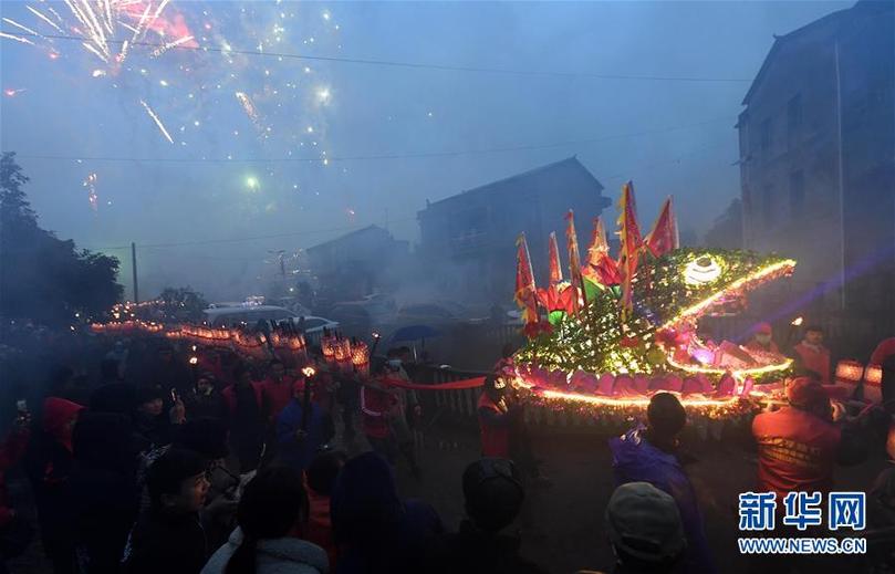 （社会）（1）迎元宵 梅烛闹