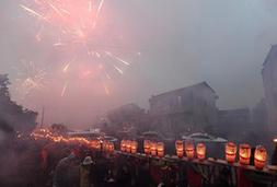 （社会）（2）迎元宵 梅烛闹