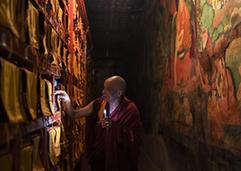 （西藏民主改革60周年·图文互动）（1）布达拉宫守护者的一天