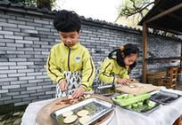 （教育）（7）幼儿园里的“田园餐桌”