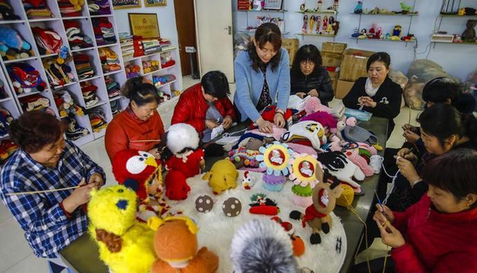 （经济）（1）巧手编织致富路