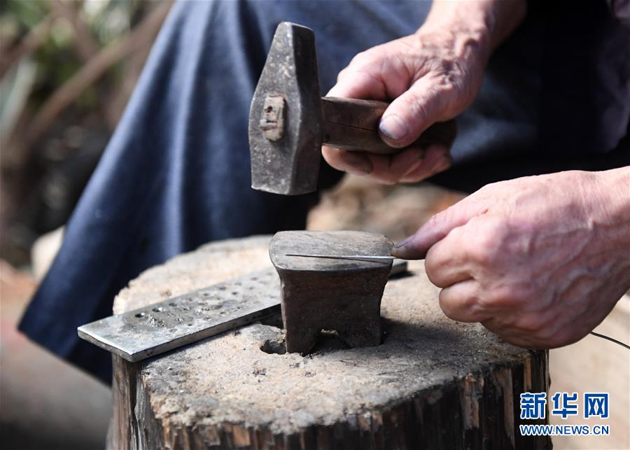 （社会）（3）苗族银饰：千锤百炼出瑰宝