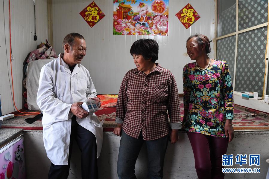 （爱国情 奋斗者·图文互动）（1）每天走在“出诊”路上——乡村接种医生韩四虎的岁岁年年