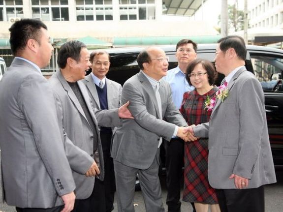 ▲繼台北市長郝龍斌宣布將幫市府臨時雇員加薪後，台中市長胡志強也跟進。（圖／記者黃志政攝影）